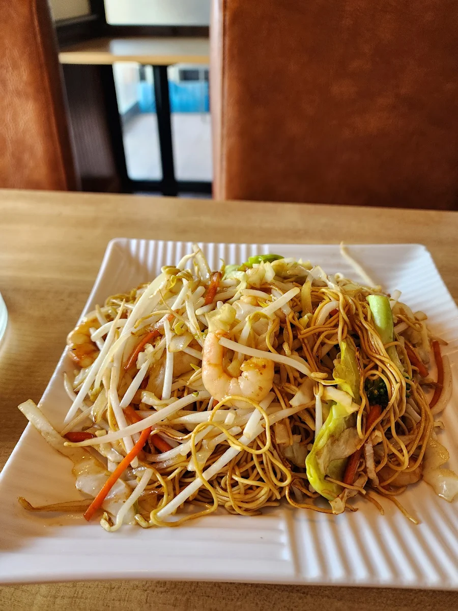 shrimp lo mein with vegetable 蝦肉撈面
